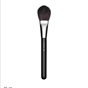 MAC 127 synthetic split fibre face brush